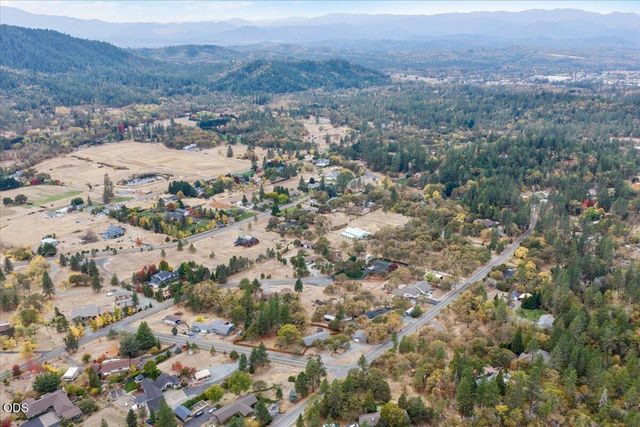445 Colonial Drive 445 Colonial Drive, Grants Pass, OR 97526
