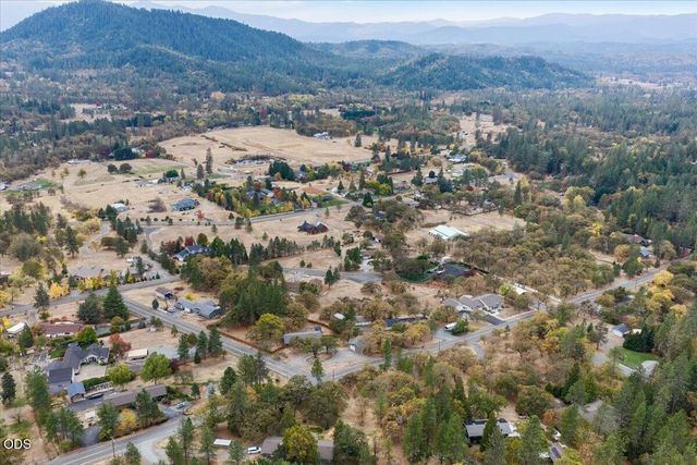 445 Colonial Drive 445 Colonial Drive, Grants Pass, OR 97526