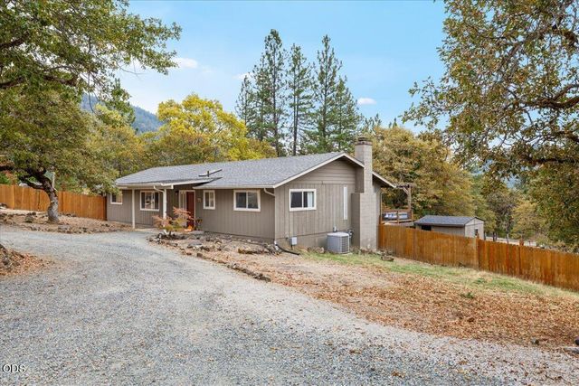 445 Colonial Drive 445 Colonial Drive, Grants Pass, OR 97526