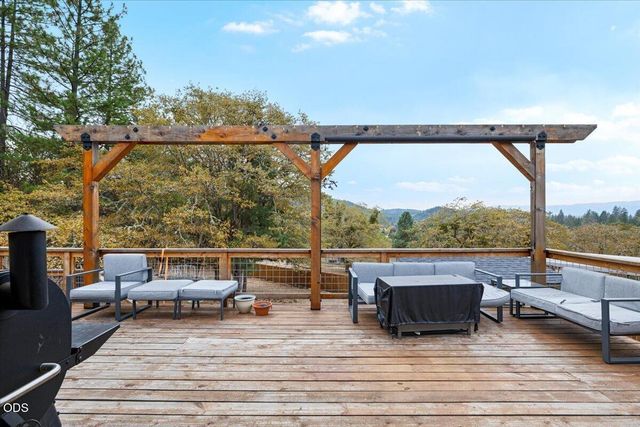 445 Colonial Drive 445 Colonial Drive, Grants Pass, OR 97526