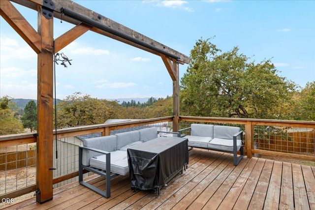 445 Colonial Drive 445 Colonial Drive, Grants Pass, OR 97526