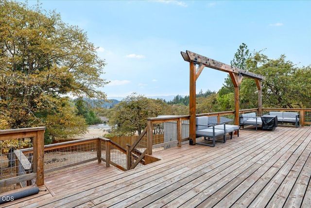445 Colonial Drive 445 Colonial Drive, Grants Pass, OR 97526