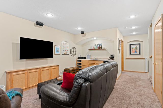 615 1st Avenue NW, Osseo, MN 55369