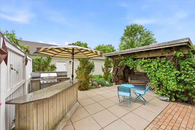 615 1st Avenue NW, Osseo, MN 55369