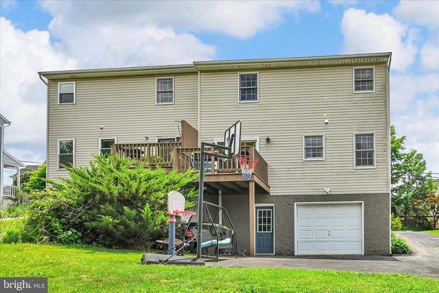 637 FULTON ST, Akron, PA 17501