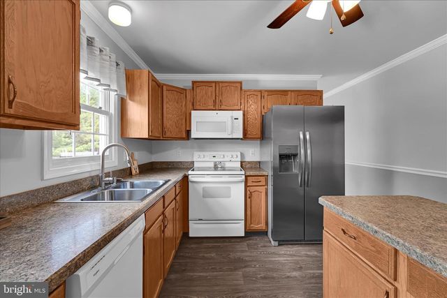 637 FULTON ST, Akron, PA 17501
