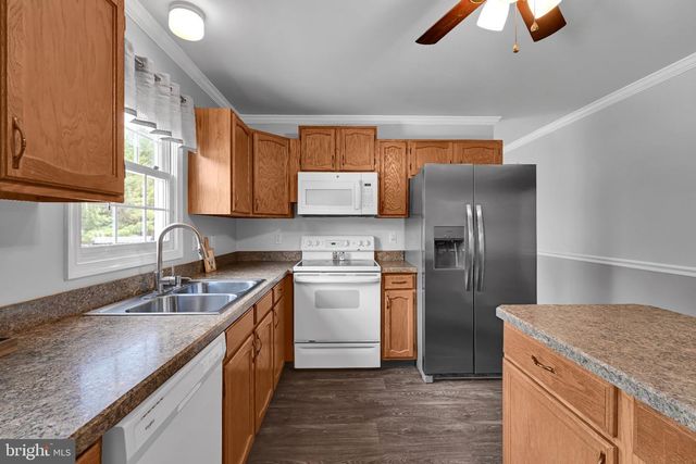 637 FULTON ST, Akron, PA 17501