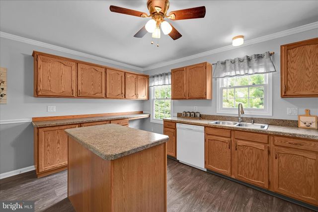 637 FULTON ST, Akron, PA 17501