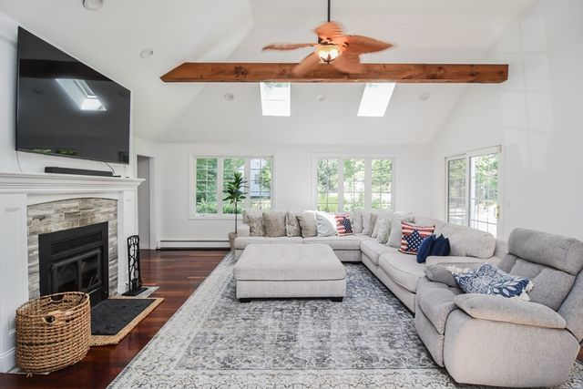 359 Se Main St, Douglas, MA 01516
