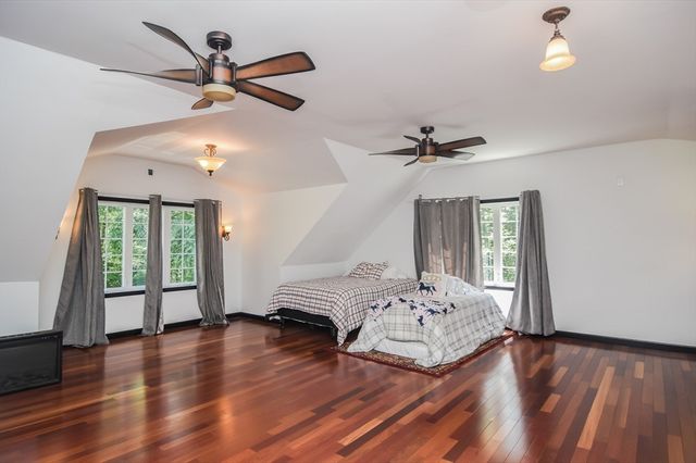 359 Se Main St, Douglas, MA 01516
