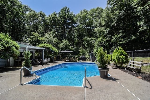 359 Se Main St, Douglas, MA 01516