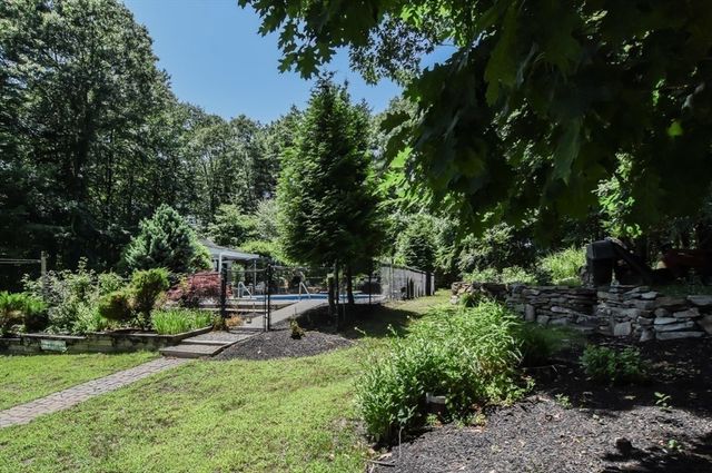 359 Se Main St, Douglas, MA 01516