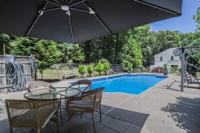 359 Se Main St, Douglas, MA 01516