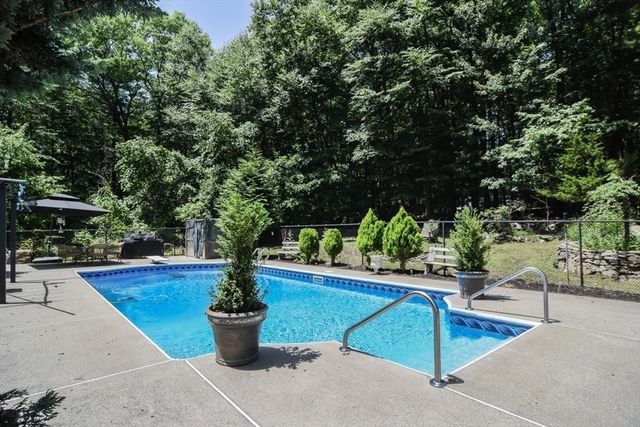359 Se Main St, Douglas, MA 01516