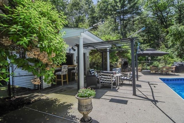 359 Se Main St, Douglas, MA 01516