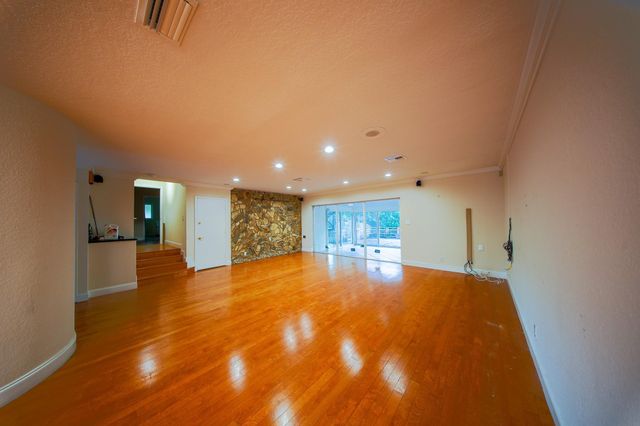 4000 NW 74th Street, Coconut Creek, FL 33073