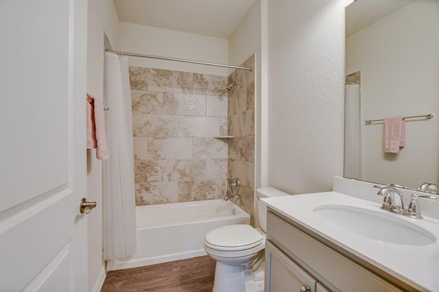 201 Hanging Star LN, Georgetown, TX 78633