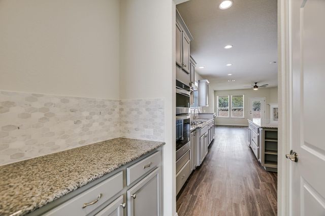 201 Hanging Star LN, Georgetown, TX 78633