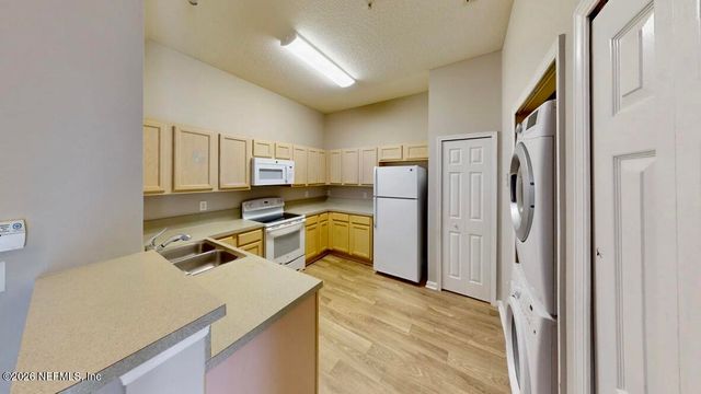 6100 MAGGIES Circle 102, Jacksonville, FL 32244