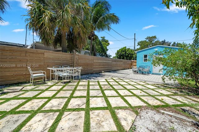 629 N F St, Lake Worth, FL 33460