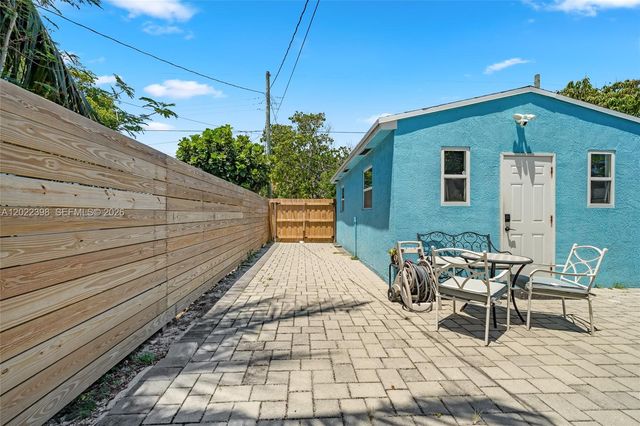 629 N F St, Lake Worth, FL 33460