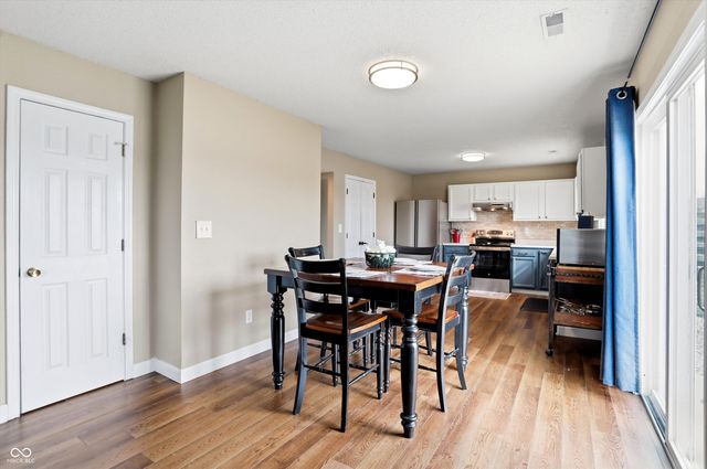 2295 Lakecrest Drive, Columbus, IN 47201