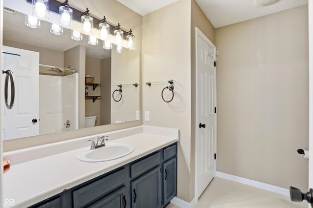 2295 Lakecrest Drive, Columbus, IN 47201