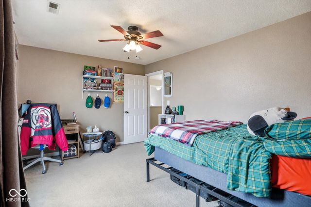 2295 Lakecrest Drive, Columbus, IN 47201