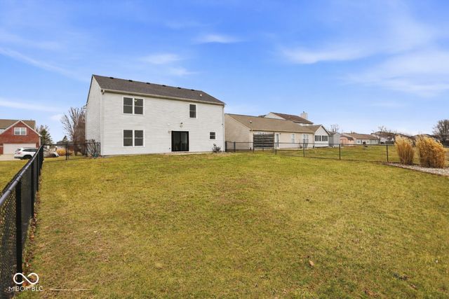 2295 Lakecrest Drive, Columbus, IN 47201