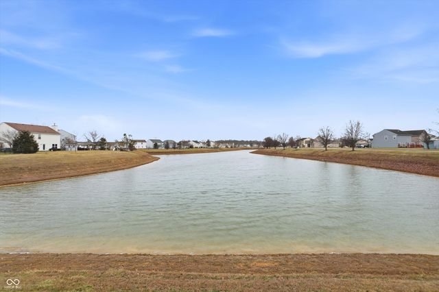 2295 Lakecrest Drive, Columbus, IN 47201