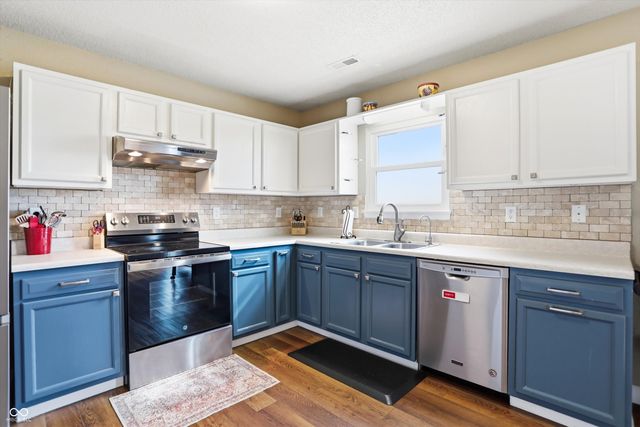 2295 Lakecrest Drive, Columbus, IN 47201