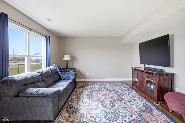 2295 Lakecrest Drive, Columbus, IN 47201