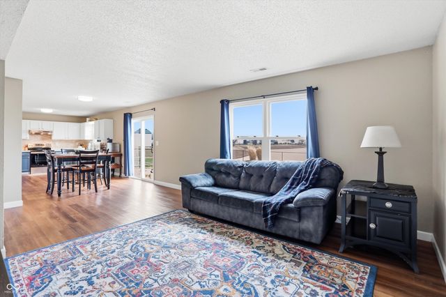 2295 Lakecrest Drive, Columbus, IN 47201