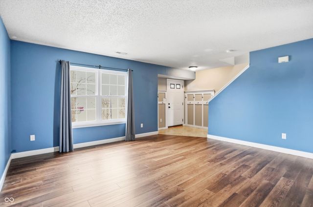 2295 Lakecrest Drive, Columbus, IN 47201