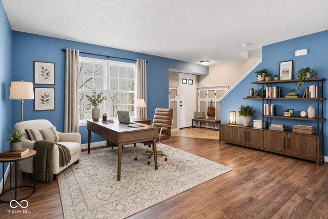 2295 Lakecrest Drive, Columbus, IN 47201