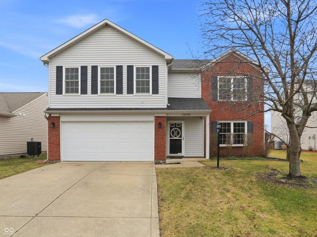 2295 Lakecrest Drive, Columbus, IN 47201