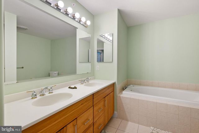 14 BRIARCREEK CT, Newark, DE 19711