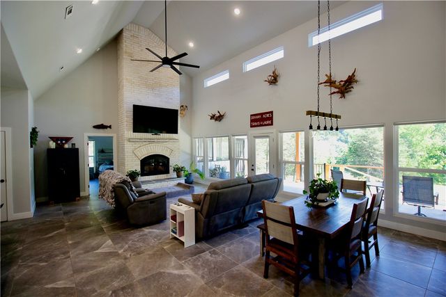 865 County Road 212, Eureka Springs, AR 72631