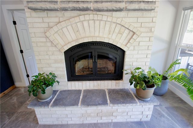 865 County Road 212, Eureka Springs, AR 72631