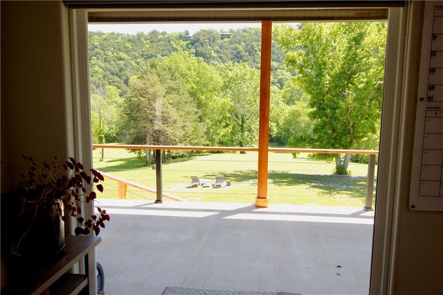 865 County Road 212, Eureka Springs, AR 72631