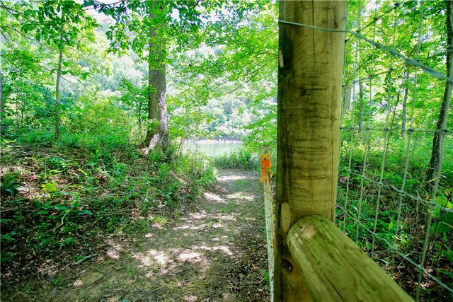865 County Road 212, Eureka Springs, AR 72631