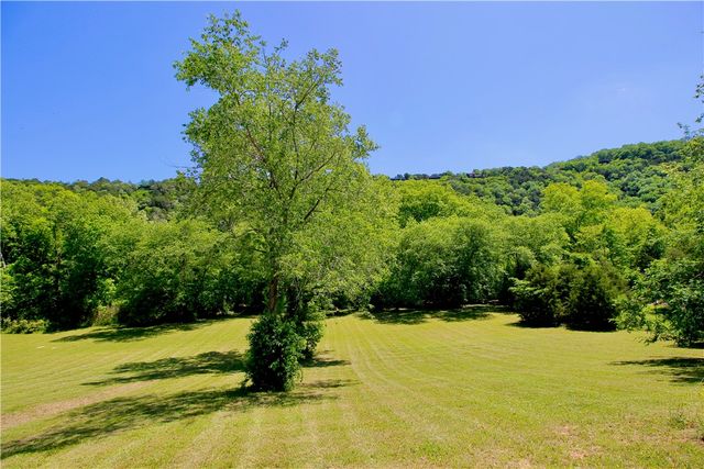 865 County Road 212, Eureka Springs, AR 72631