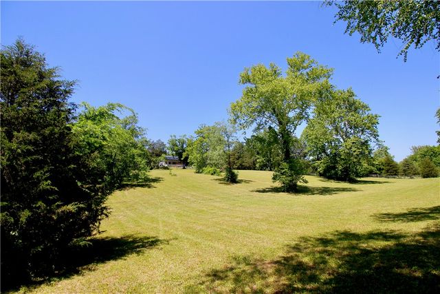 865 County Road 212, Eureka Springs, AR 72631