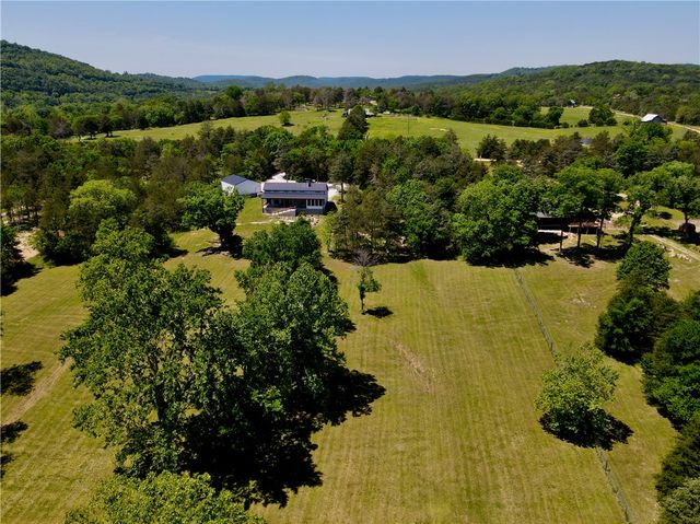 865 County Road 212, Eureka Springs, AR 72631