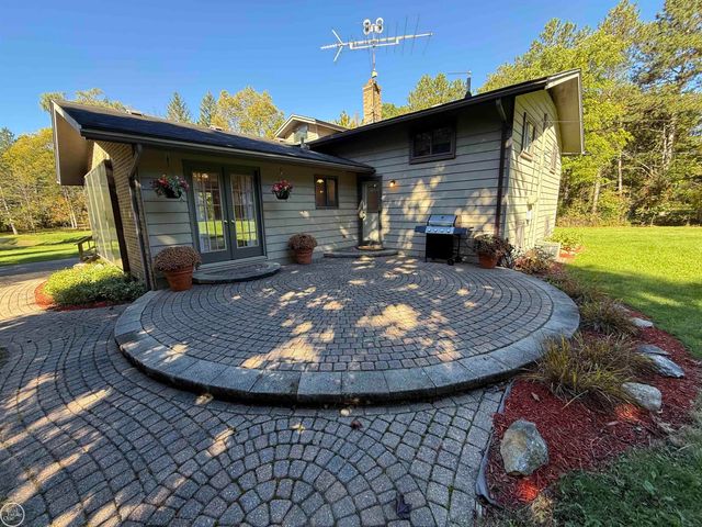 306 N Hurd Road, Ortonville, MI 48462