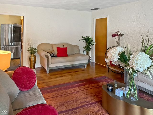 4338 Westbourne Drive, Indianapolis, IN 46205