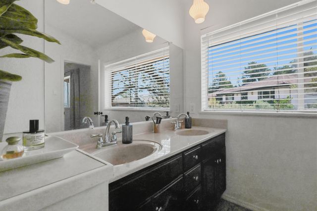 803 Martingale Lane SE, Albuquerque, NM 87123