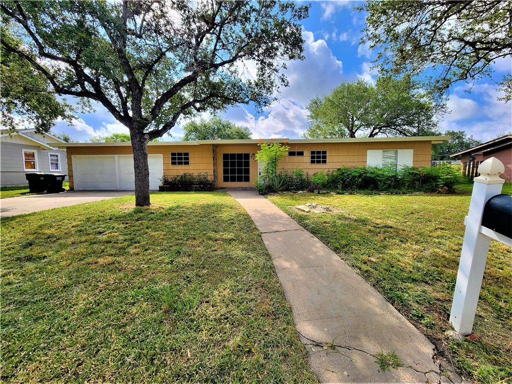 620 Reynolds Ave, Taft, TX 78390 — exterior