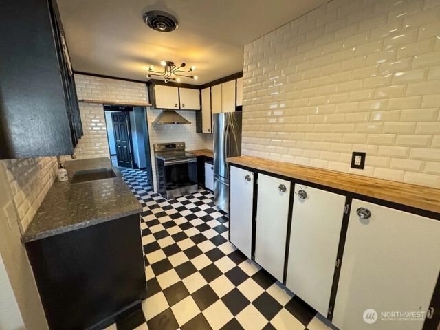 3825 6th Ave, Tacoma, WA 98406