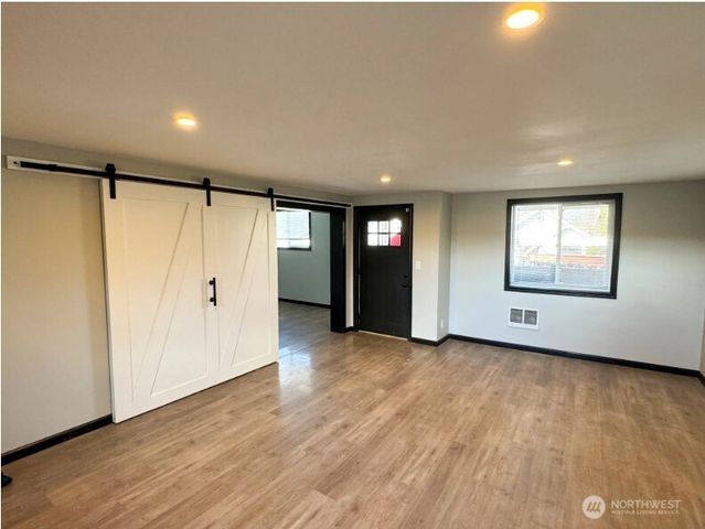 3825 6th Ave, Tacoma, WA 98406